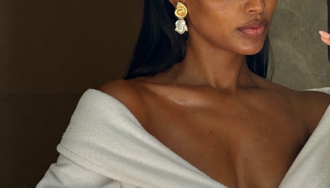 Body Oil Reversed My Dry, Scaly Skin—11 You'll Always Find in Our Editors' Bathrooms