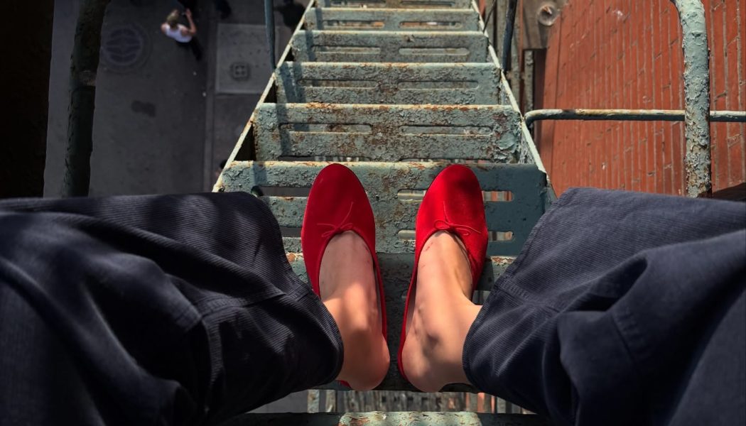 Forget Flip-Flops—This New Comfortable Shoe Trend Might Also Just Be 2025's Chicest