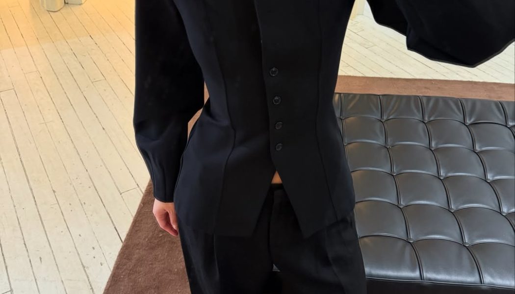 FYI: These Are the Anti-Sandal Shoes People in Paris and NYC Are Wearing With Jeans and Black Trousers