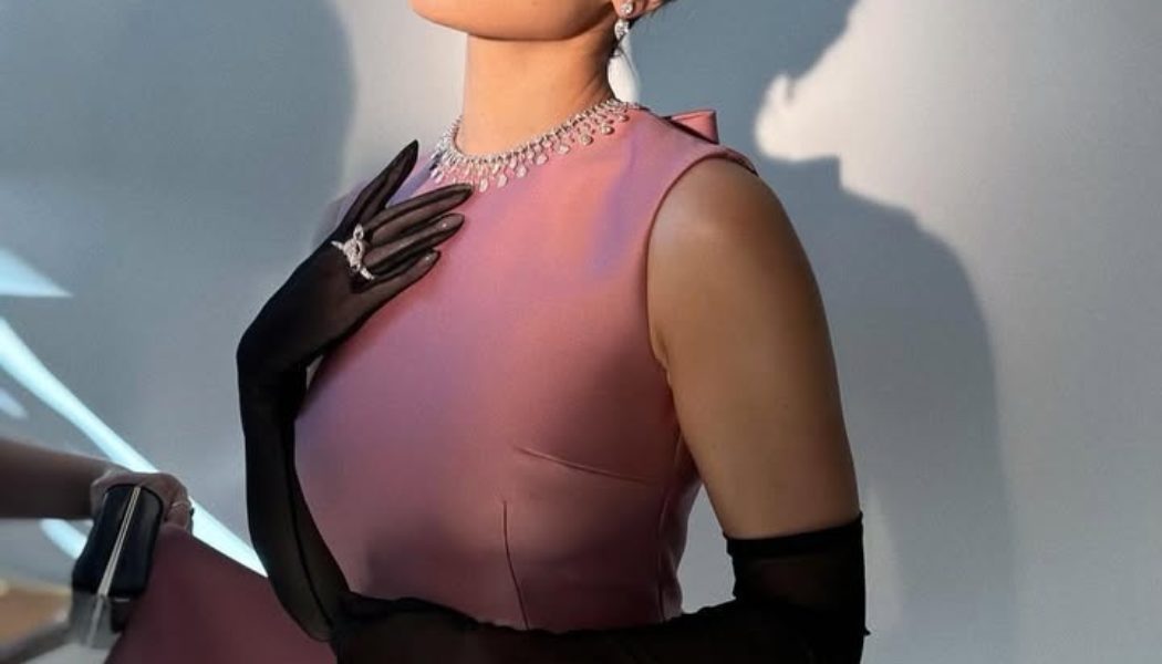 Hailee Steinfeld’s Soft, Ethereal Glam Is My Entire Bridal Mood Board, so I Asked for Her Go-To Product Recs