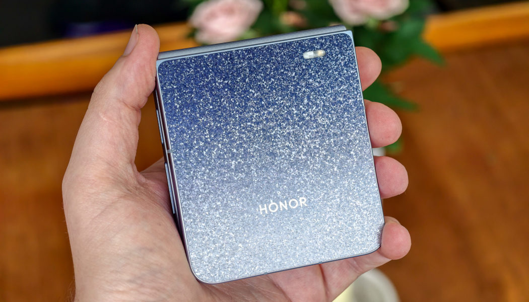 Honor’s new flip phone will go with your Jimmy Choos