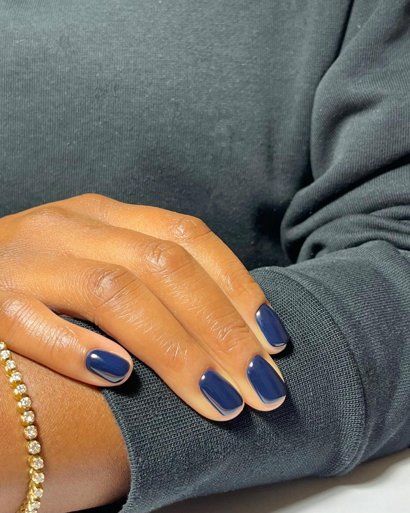 Photo of @paintedbyjools wearing navy nail polish