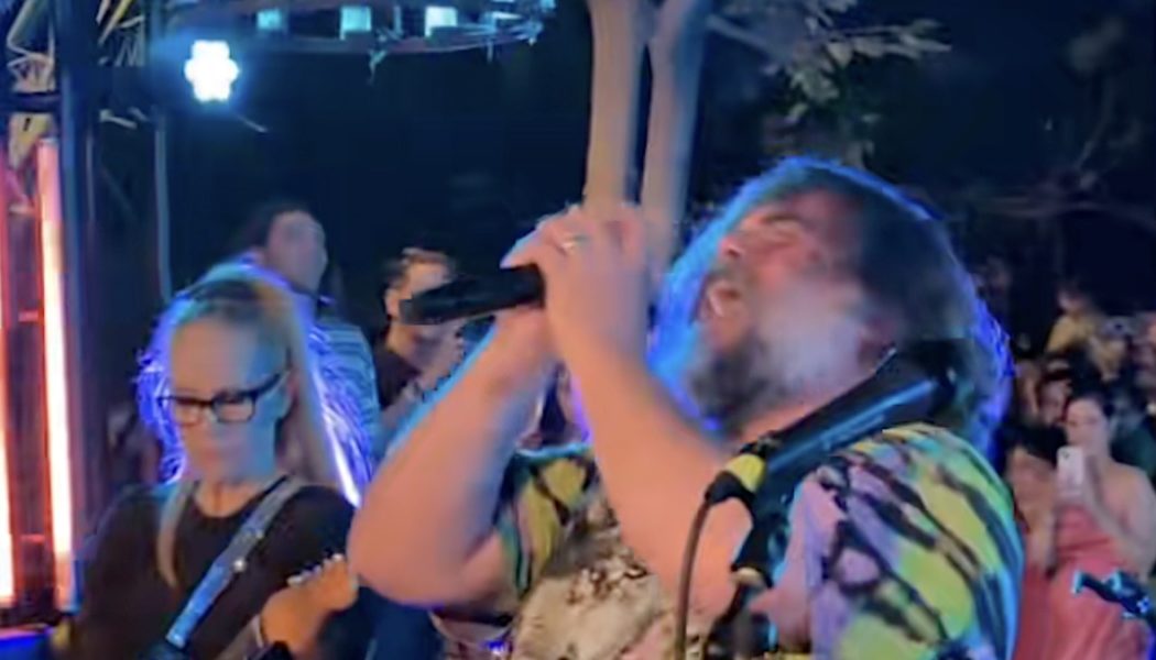 Jack Black Performs "We Got the Beat"/"Paranoid" Mashup with The Go-Go's at Benefit Gig