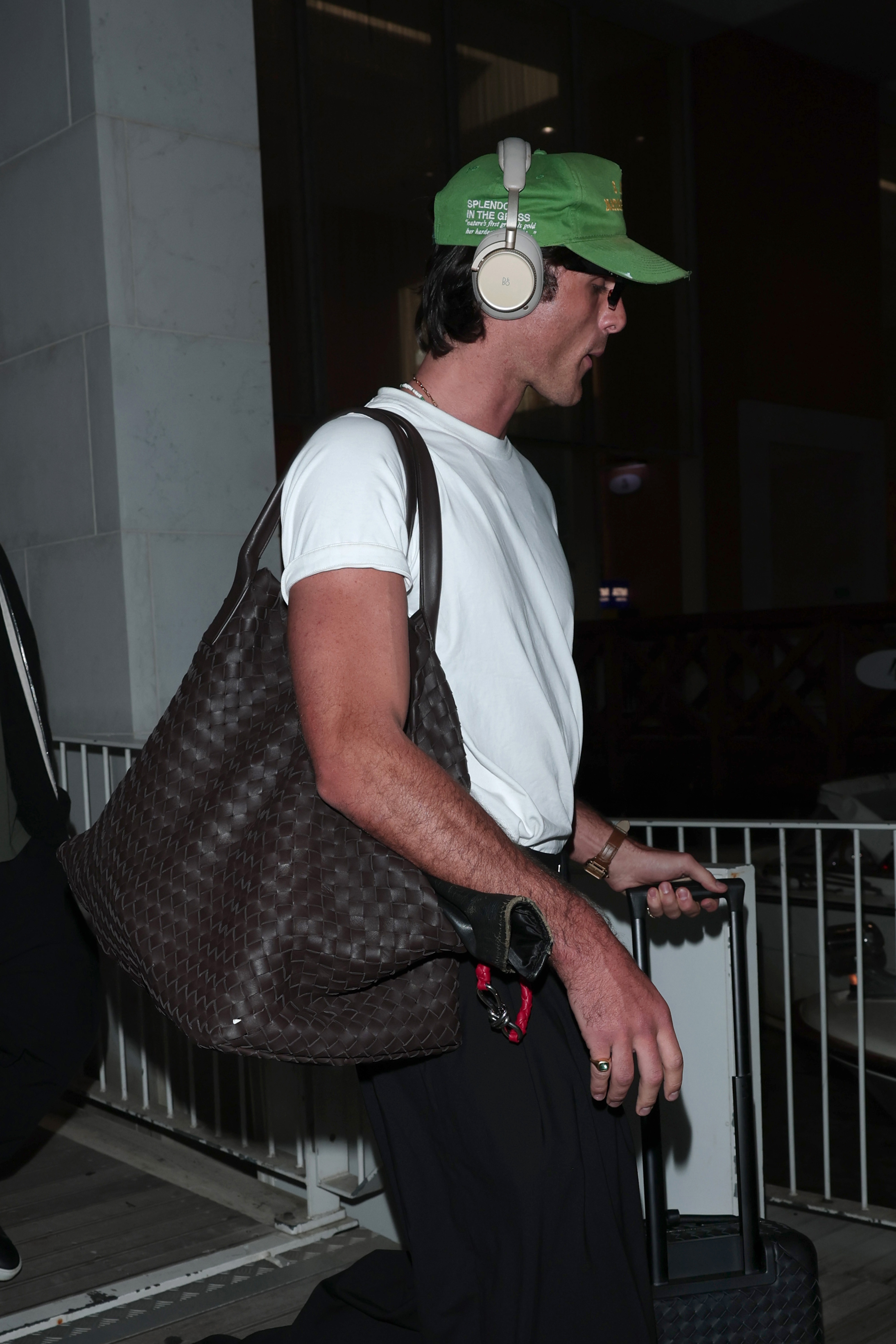 Jacob Elordi airport outfit