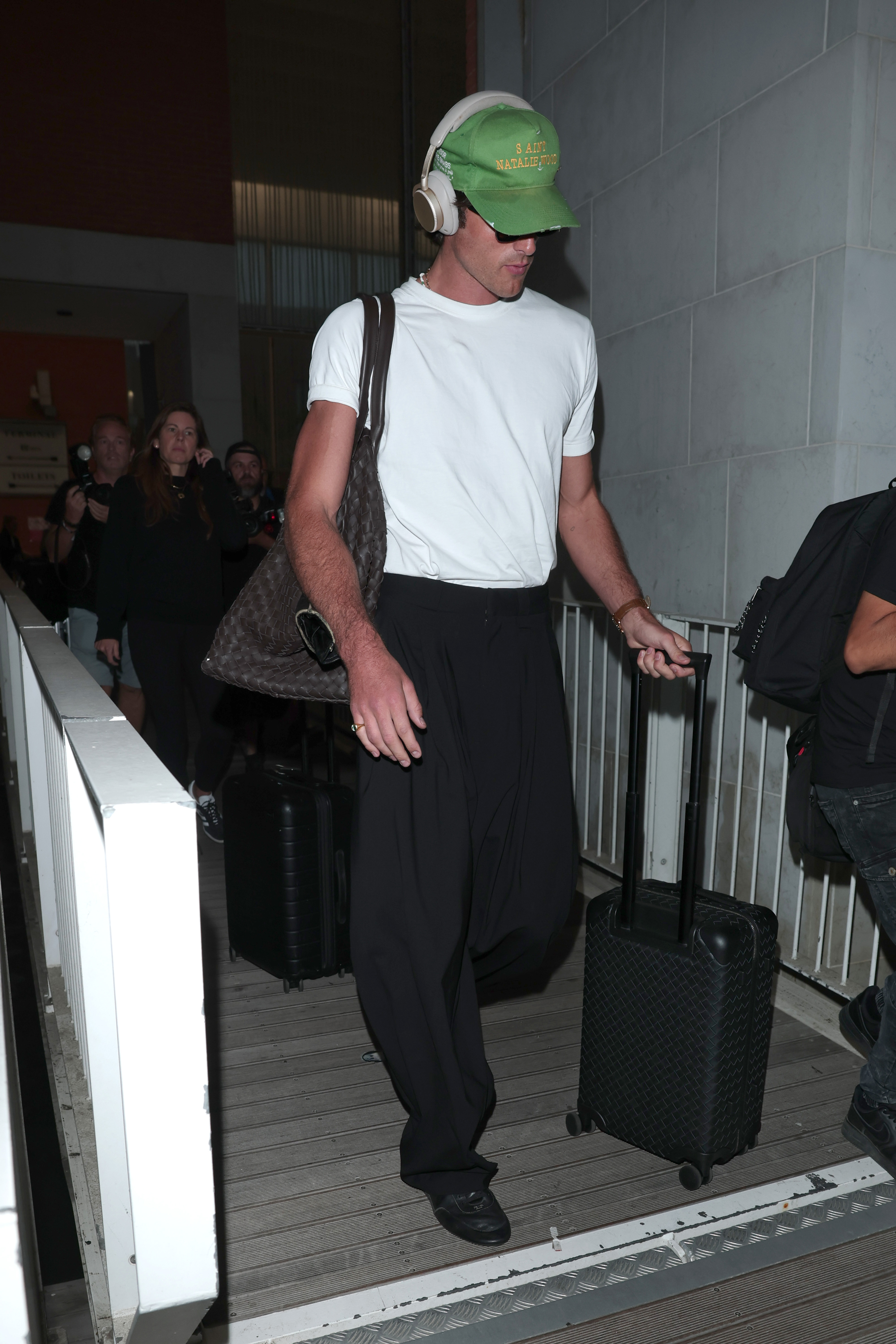 Jacob Elordi airport outfit