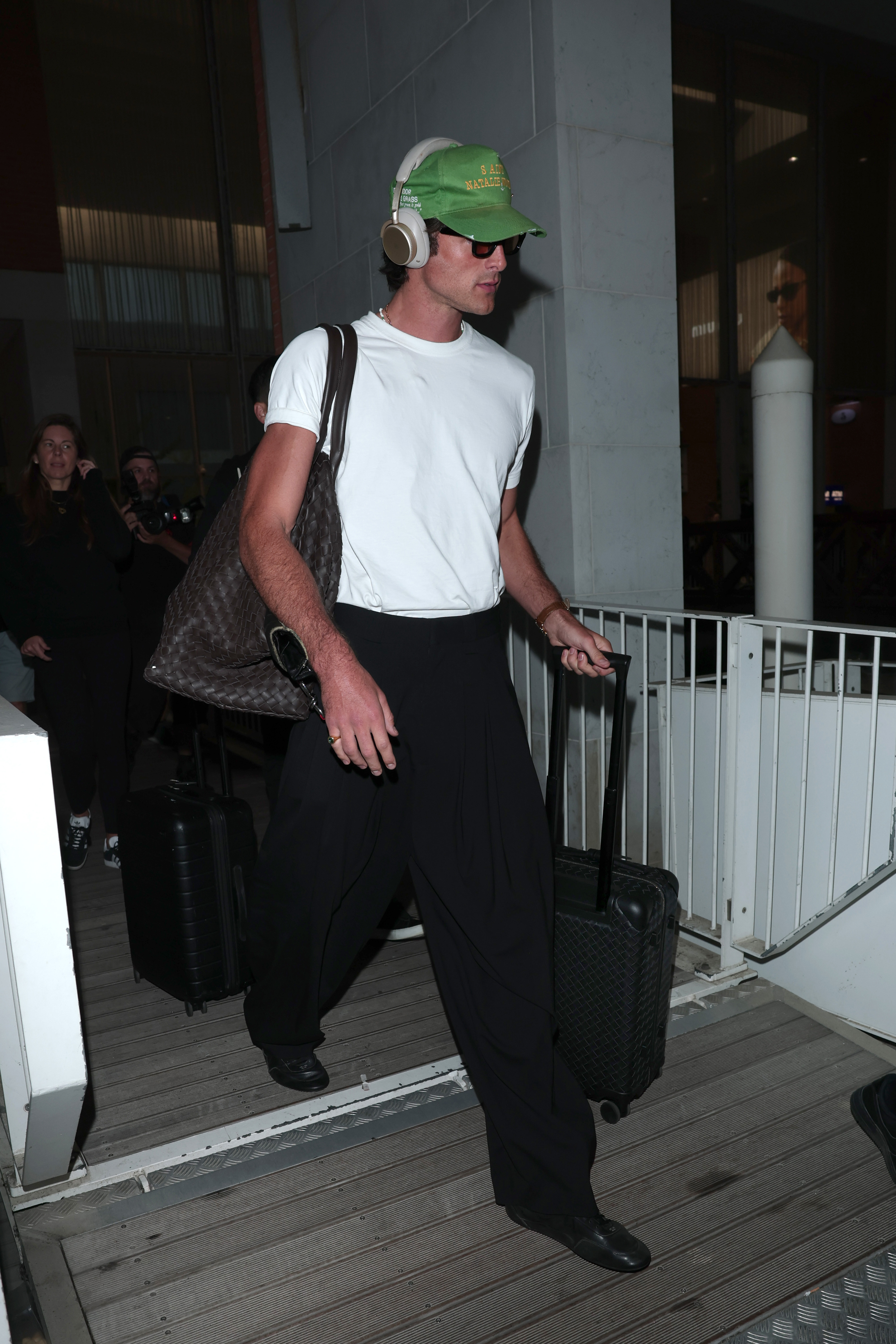 Jacob Elordi airport outfit