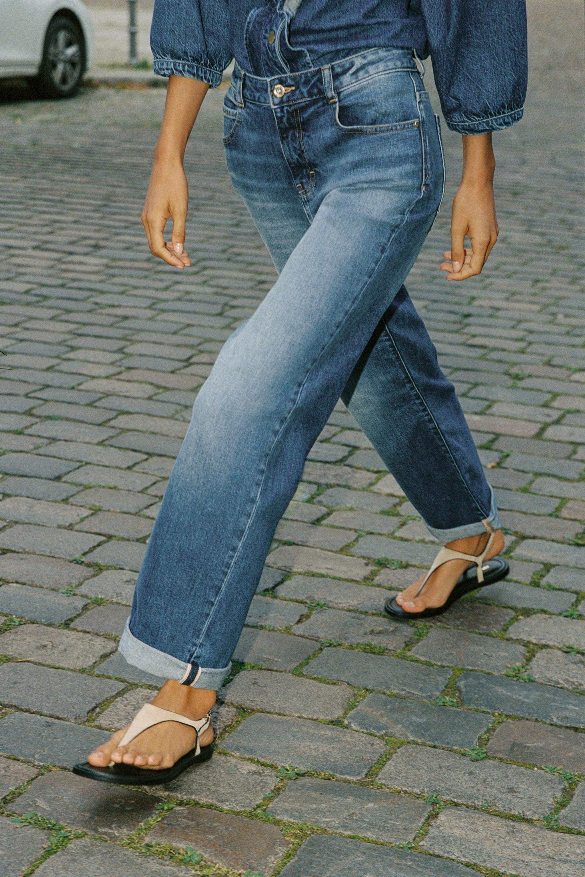 Z.07 Relaxed Fit High-Waist Jeans With Turn-Up Hems