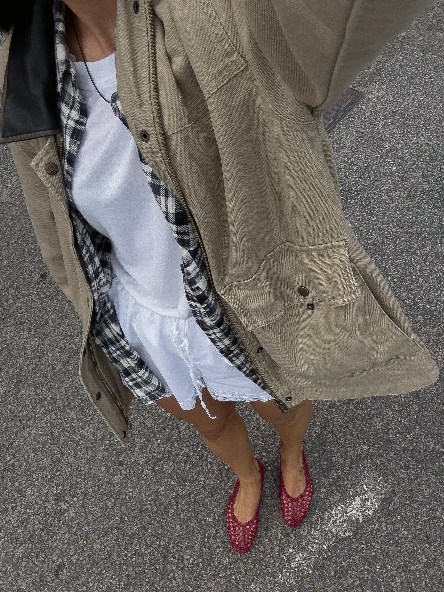 Jessica Skye wears a cotton canvas jacket.