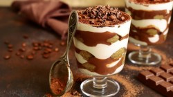 Schichtdessert im Glas mit Löffelbiskuit, Nutella und Mascarpone.