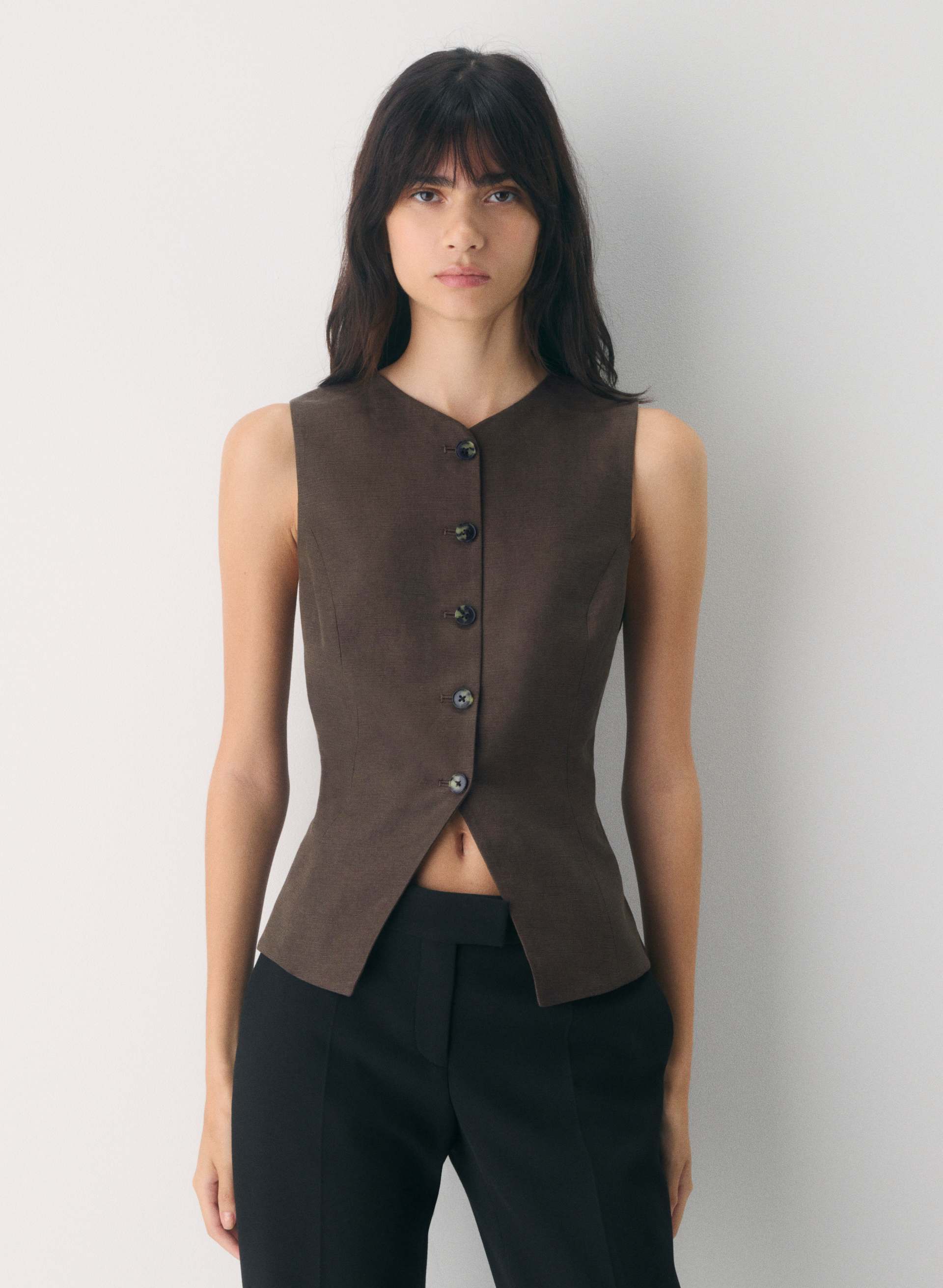 Aritzia, Cruiselinen Regal Vest