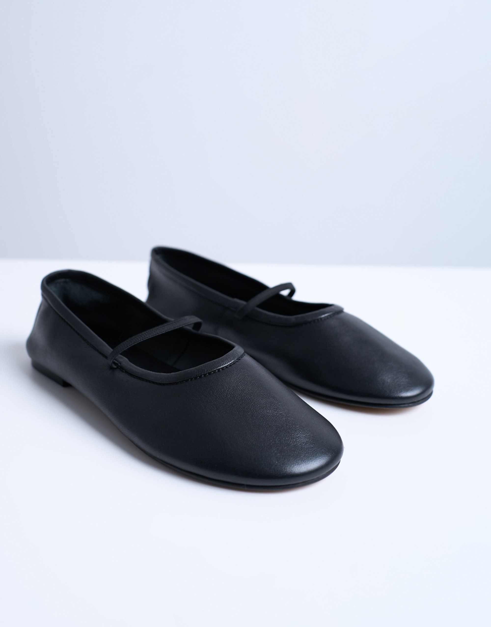 Topshop Brad Leather Ballerina With Elastic Strap in Black