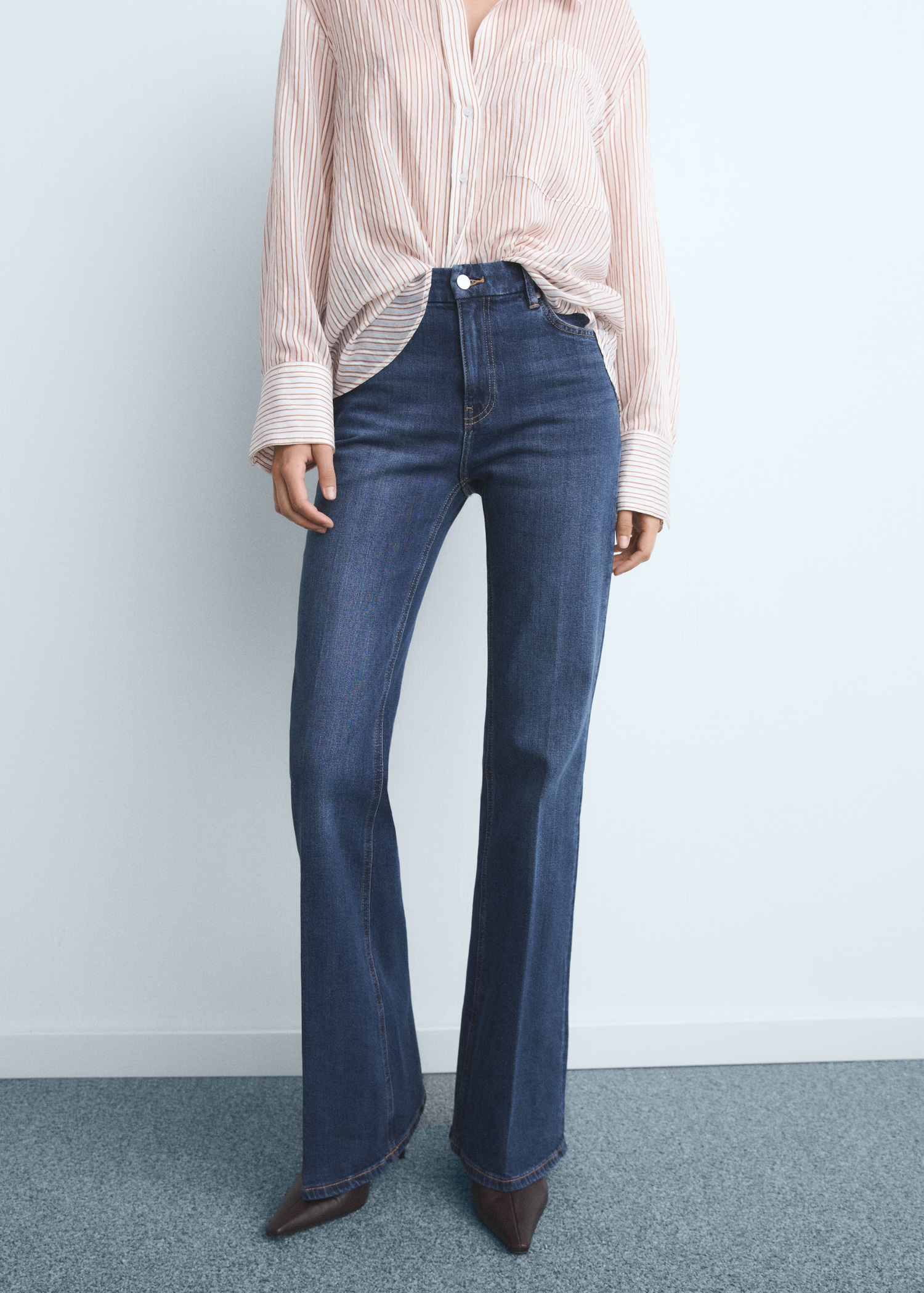 Violet Flared High-Rise Jeans - Women | Mango United Kingdom