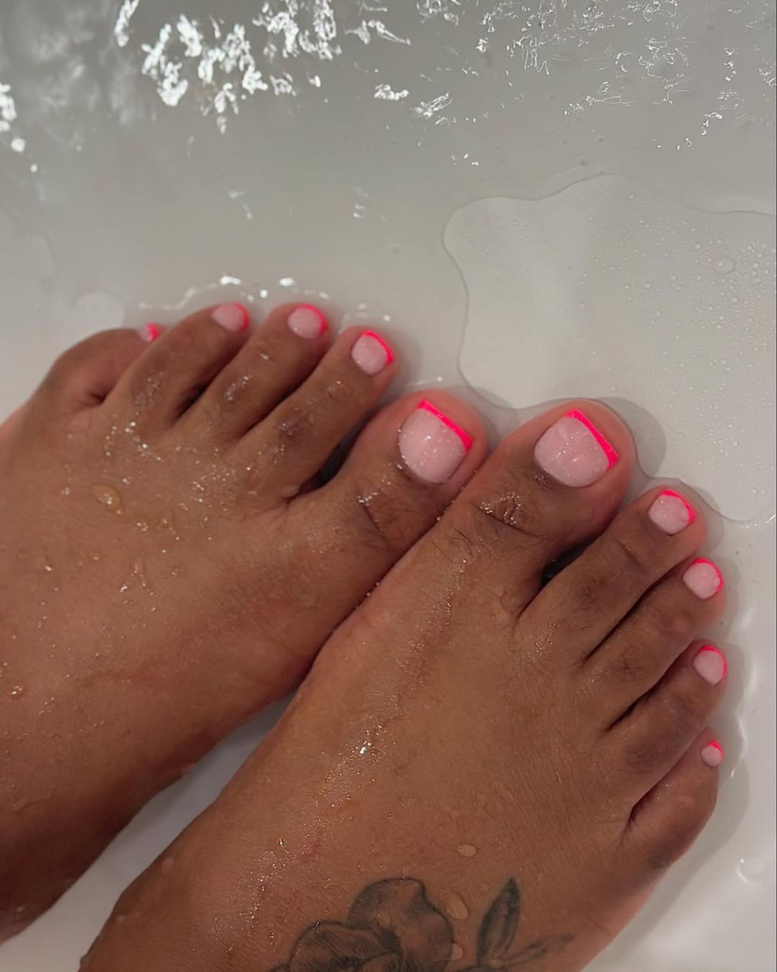 Neon Pedicure Trend @morellolondon