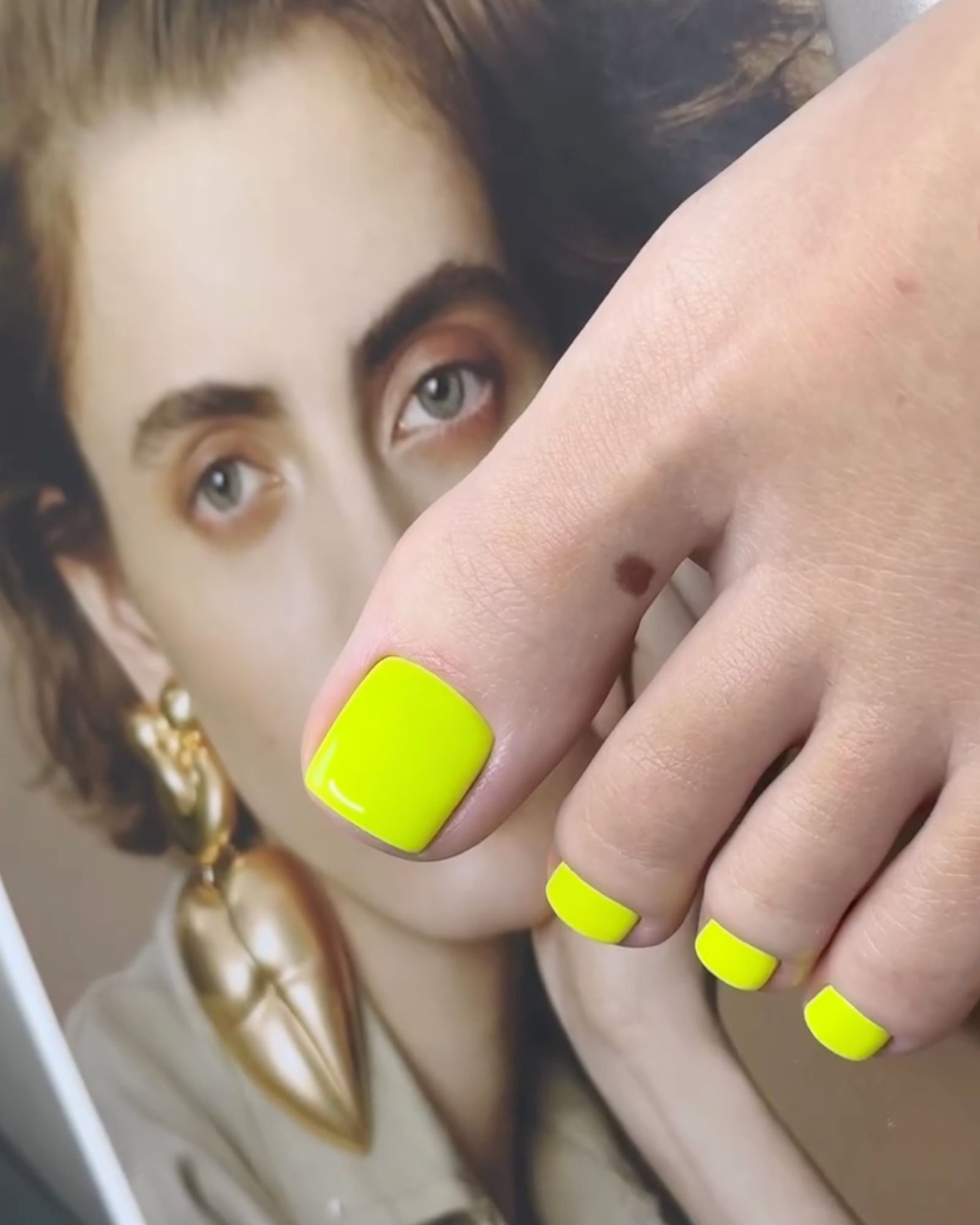 Neon Pedicure Trend @bombshellnailslondon