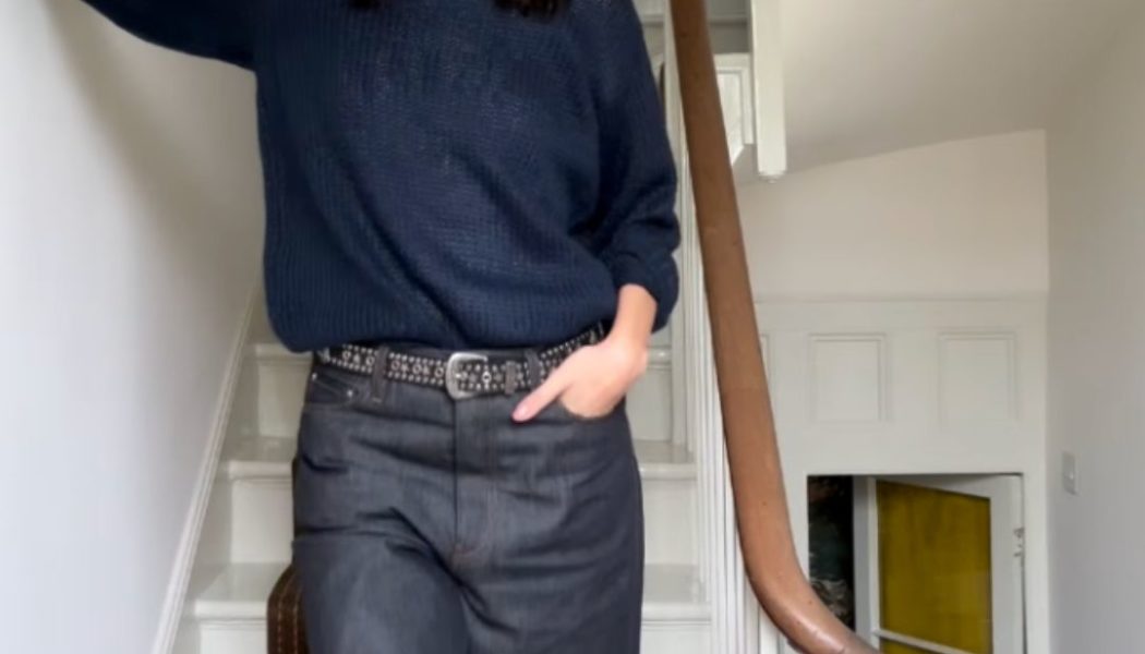 You Can Wear Jeans With Anything, But It’s Actually This “Boring” Item That Makes Them Look Elegant