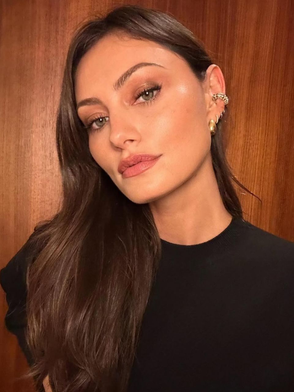 An image of Phoebe Tonkin, her makeup done by @tonimakeup