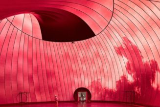 Anish Kapoor and Arata Isozaki’s Inflatable "Ark Nova" Touches Down in Switzerland