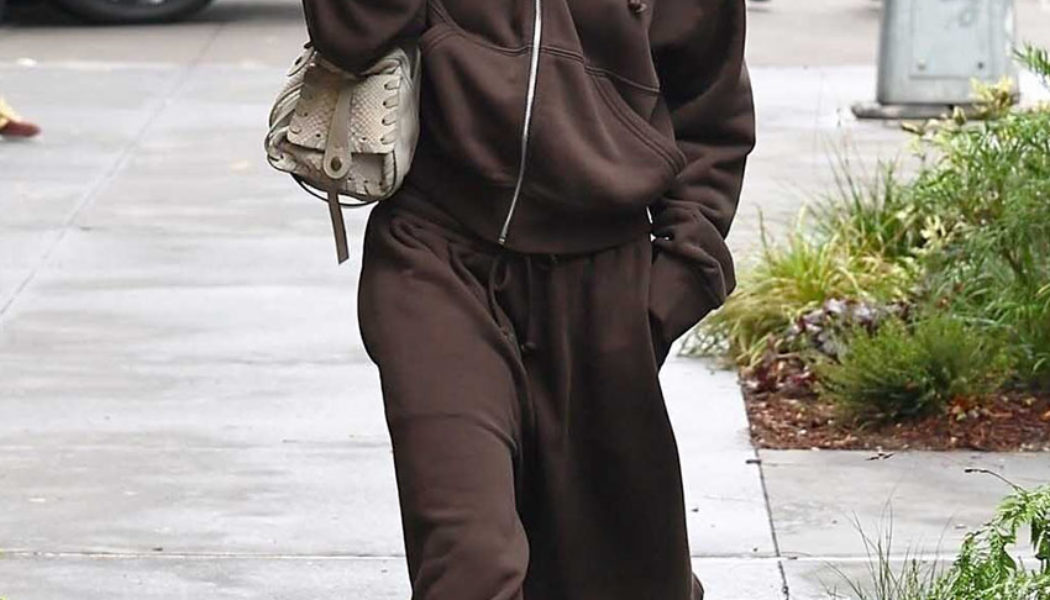 Chat, What Color Trend Looks Best With a Gray Bag? It's This One