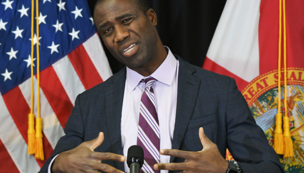 Florida Plans To Cut Vaccine Mandates, Causes Viral Uproar