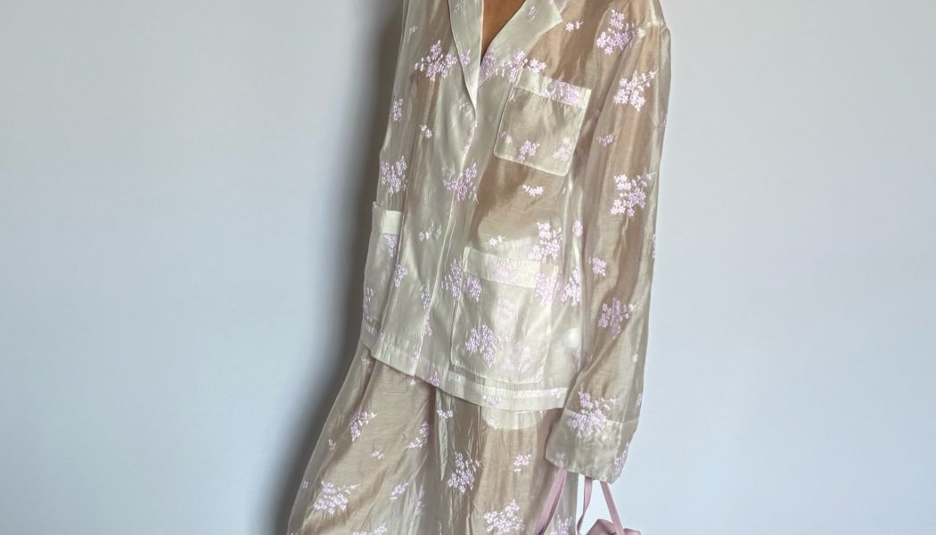 Genuinely, This Is the Prettiest Flat Shoe Trend You’ll Ever Wear—Ready Your Jeans