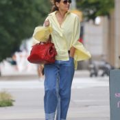Jeans Plus These Two Colors Is the Recipe For Cooler Outfits This Fall