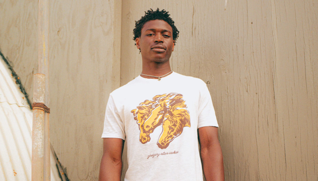 Mon Rovîa Talks Alchemizing Trauma and Embracing Imperfections Like Japanese Kintsugi: Podcast