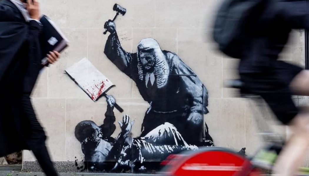 New Banksy Mural Hits London's Royal Courts of Justice