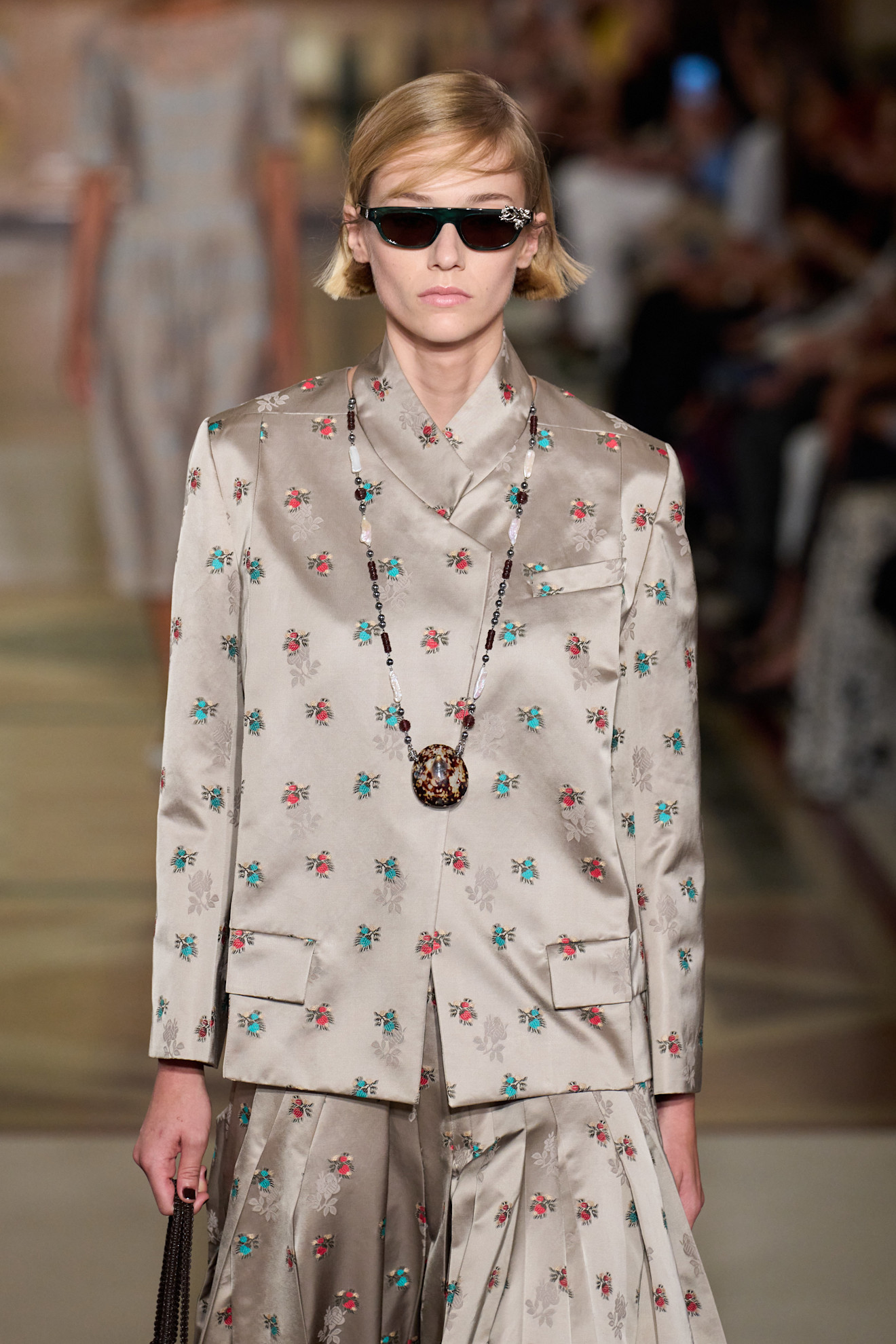 A model wearing a pendant necklace