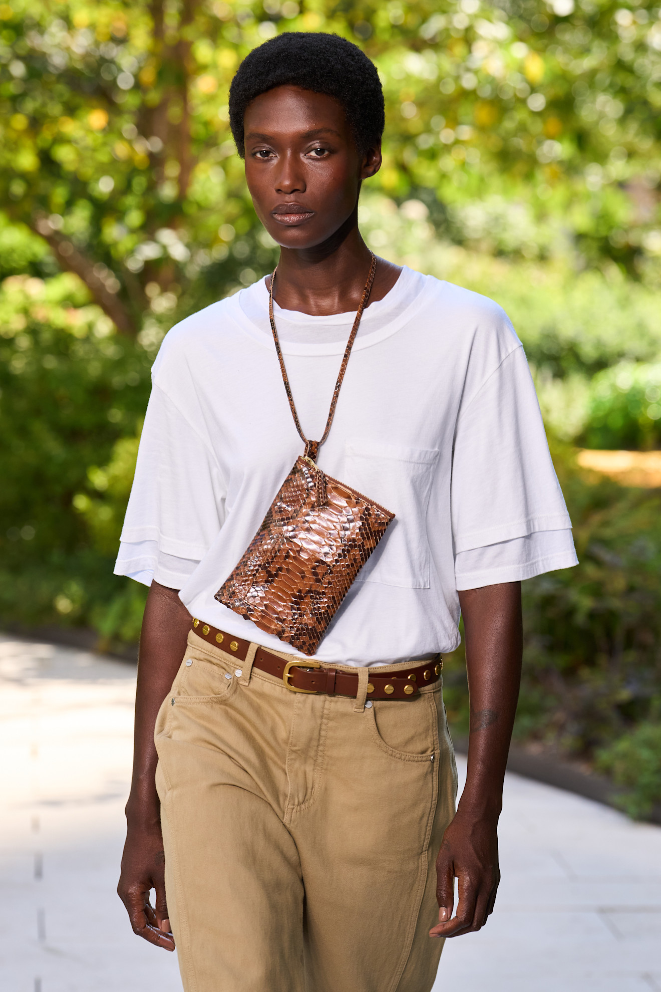 A model wearing a pendant necklace