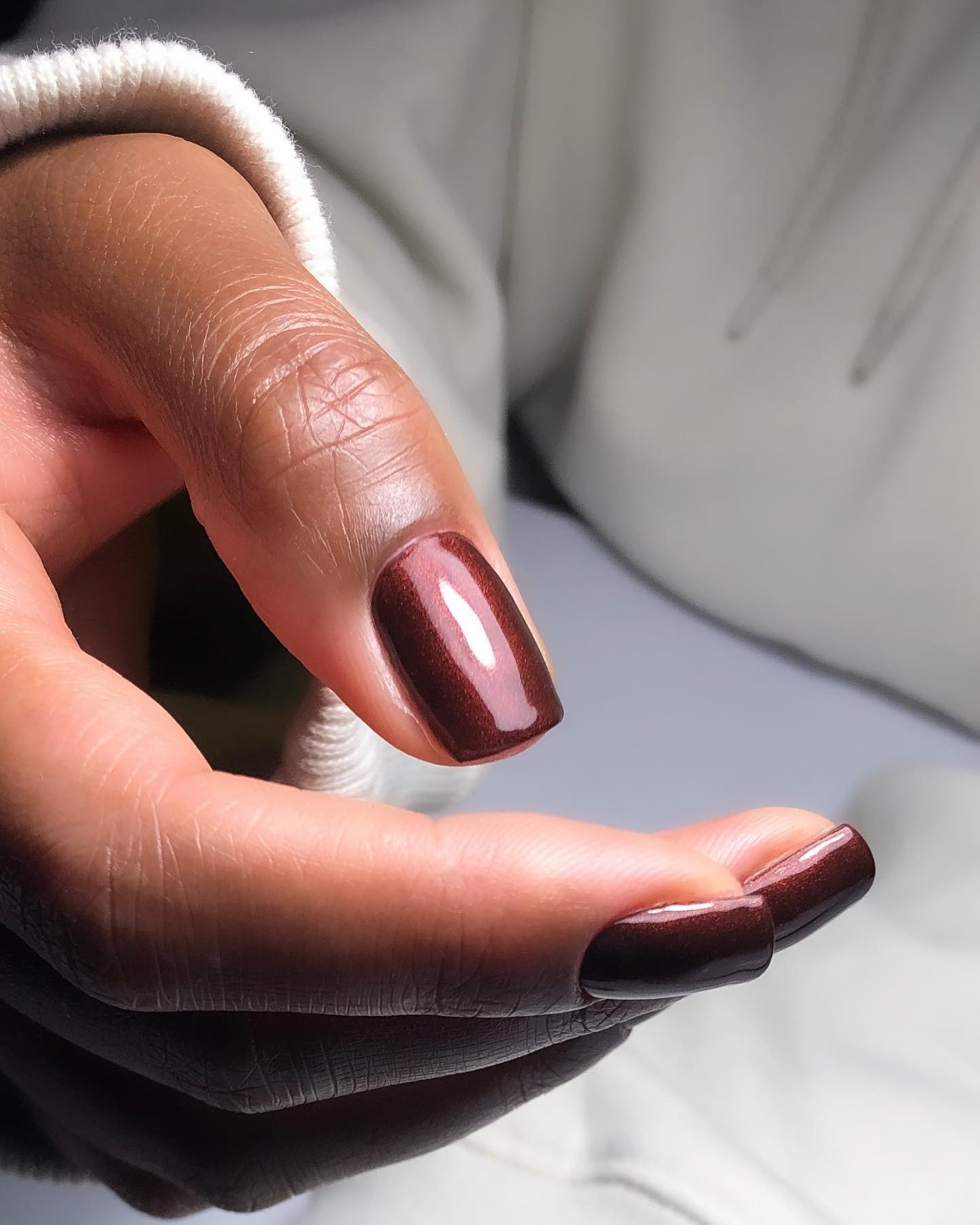 A sparkling berry manicure by Julia Diogo