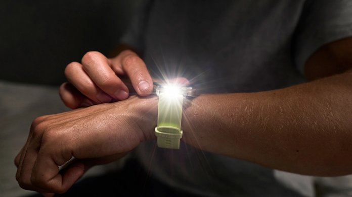 Garmin Venu 4 – LED-Taschenlampe leuchtet hell