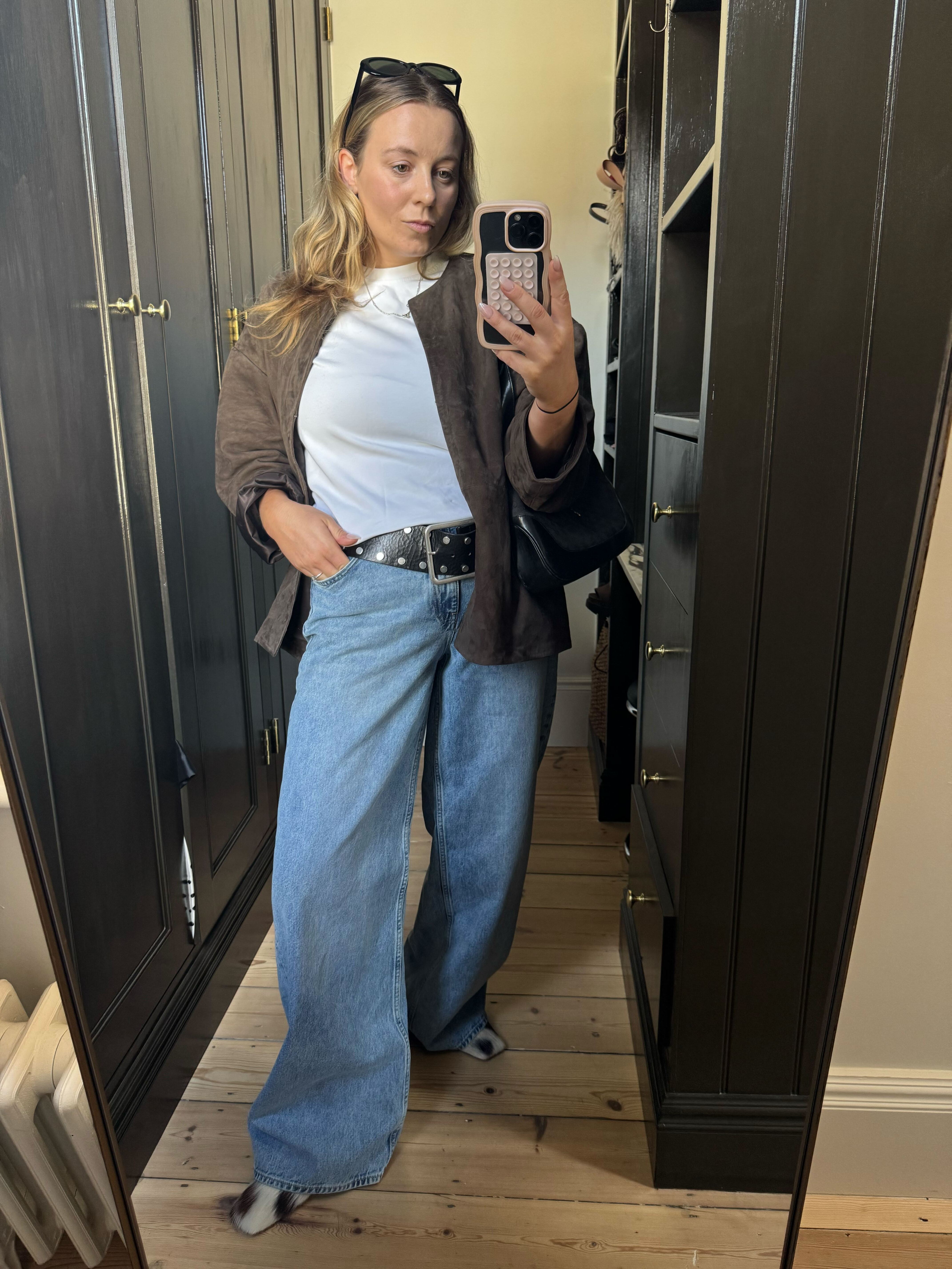 An image of @rebeccarhysevans wearing wide-leg jeans from Aligne.