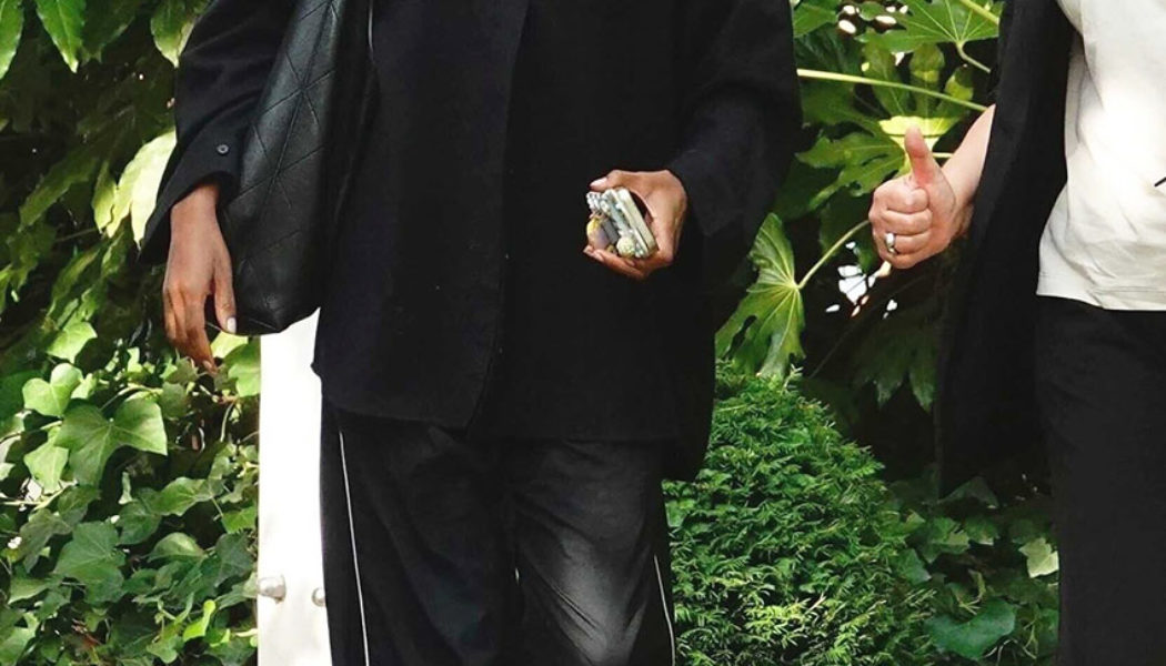 What’s Just as Comfortable as Leggings but More 2025? This Cool Pant Trend