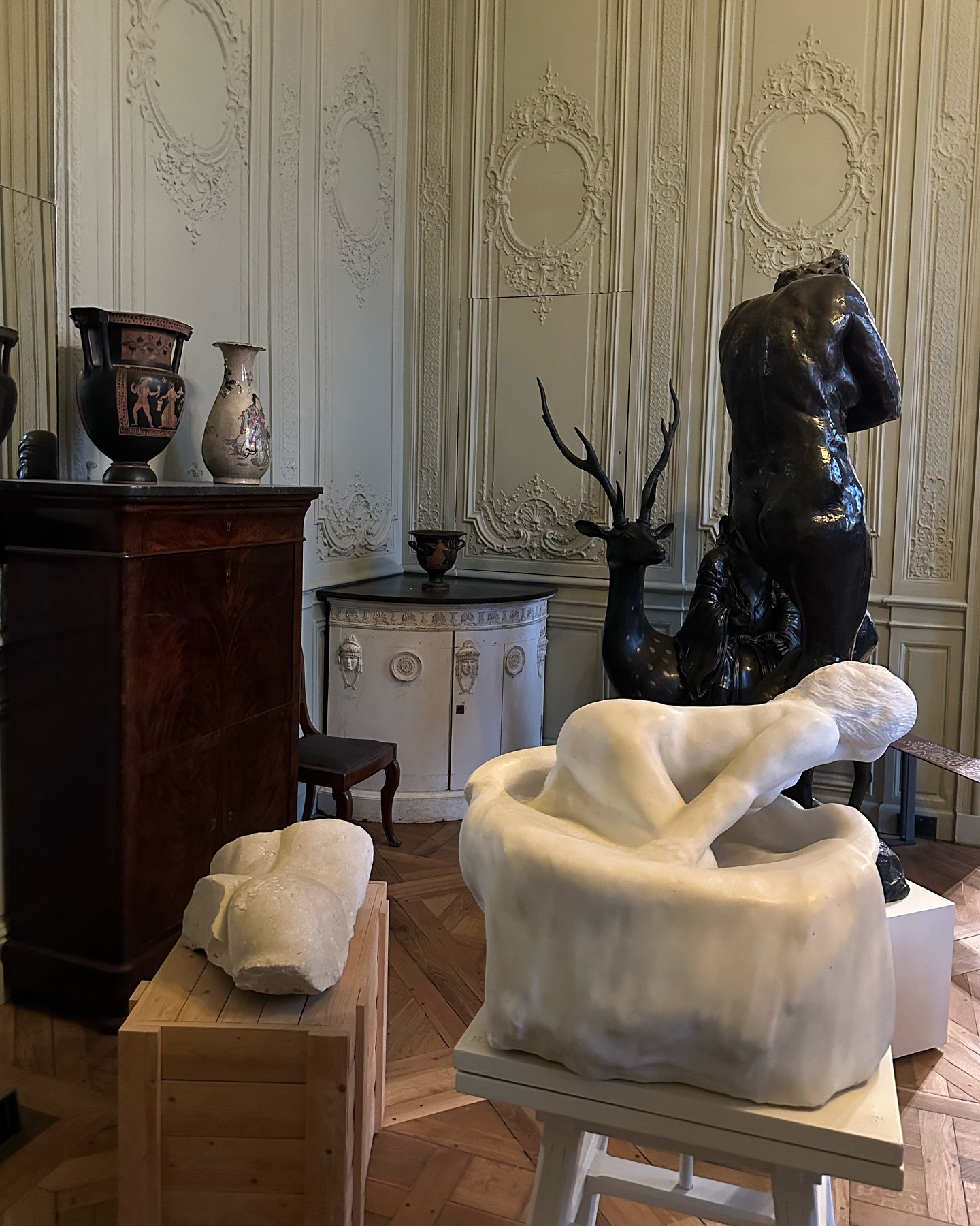 An image of the inside of French museum Mus&amp;eacute;e Rodin.
