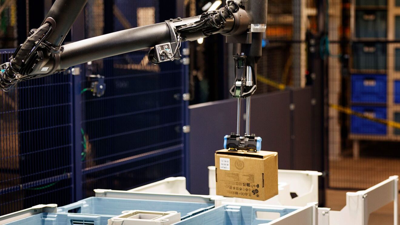 Amazon Blue Jay warehouse robotic system