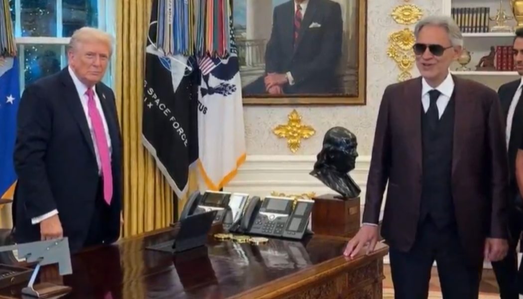 Andrea Bocelli Serenades Trump at Oval Office, Will Return for White House Performance in December