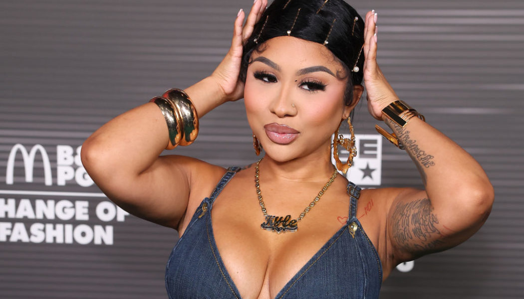 Ari Fletcher Wonders Why Grown Folks Attend Homecoming, Social Media Takes Her To School