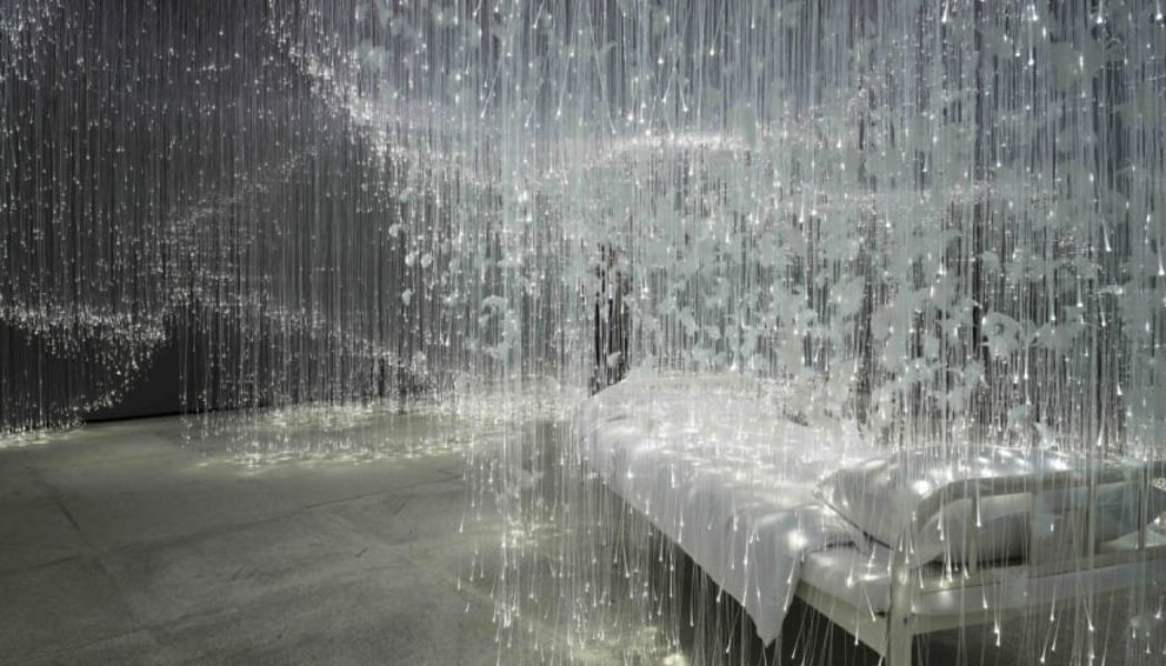 Chiharu Shiota Weaves Memory and Existence in ‘Echoes Between’