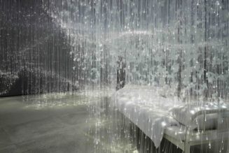 Chiharu Shiota Weaves Memory and Existence in ‘Echoes Between’