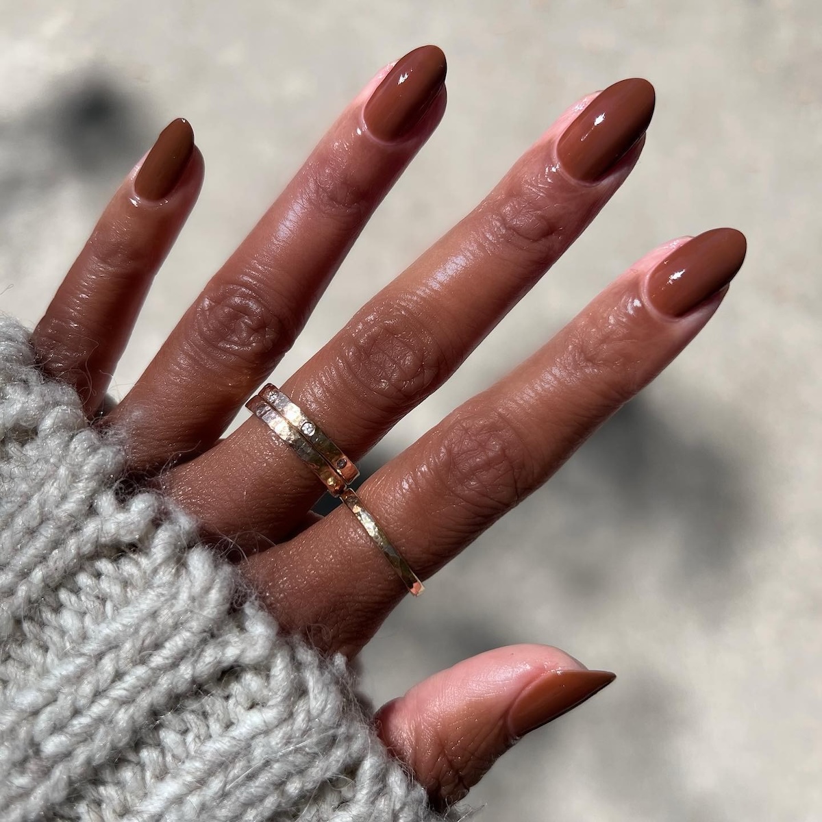 Cocoa-colored nails