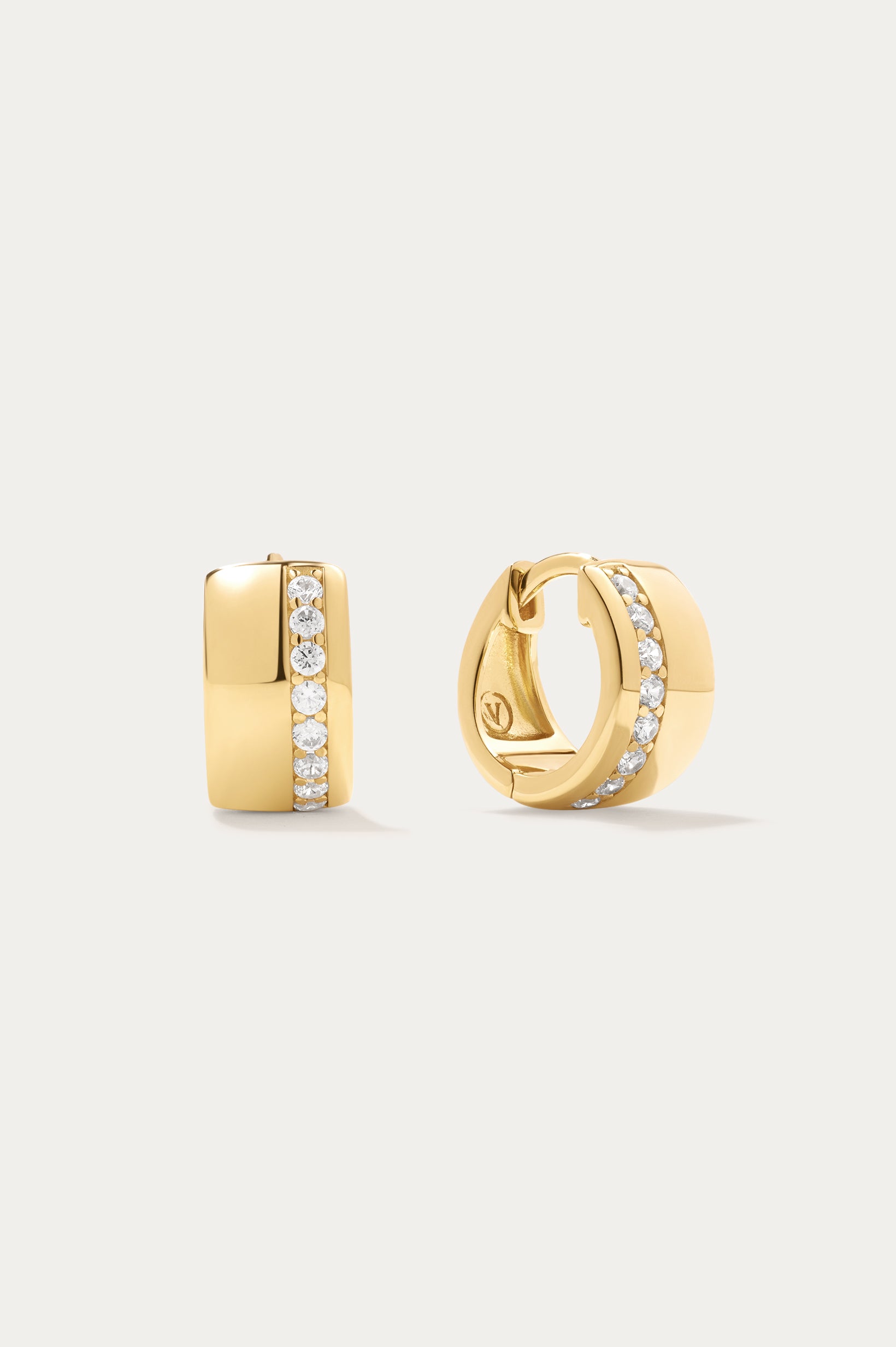 Juni Pav&amp;eacute; Chunky Huggie Earrings in Gold