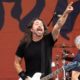 Foo Fighters Play Album Version of "Breakout" for First Time Since 2002
