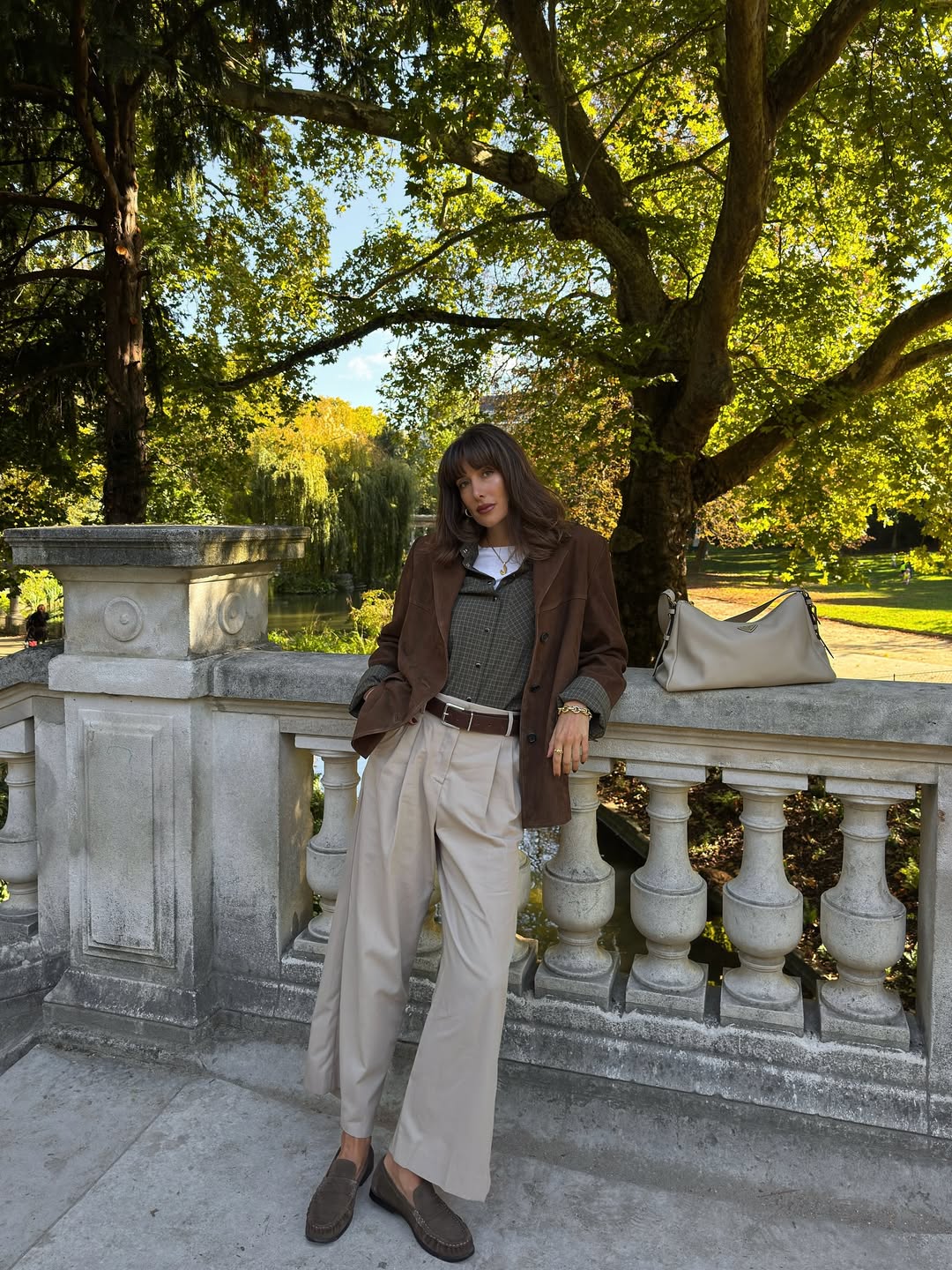 Influencer @juliesfi wearing suede loafers