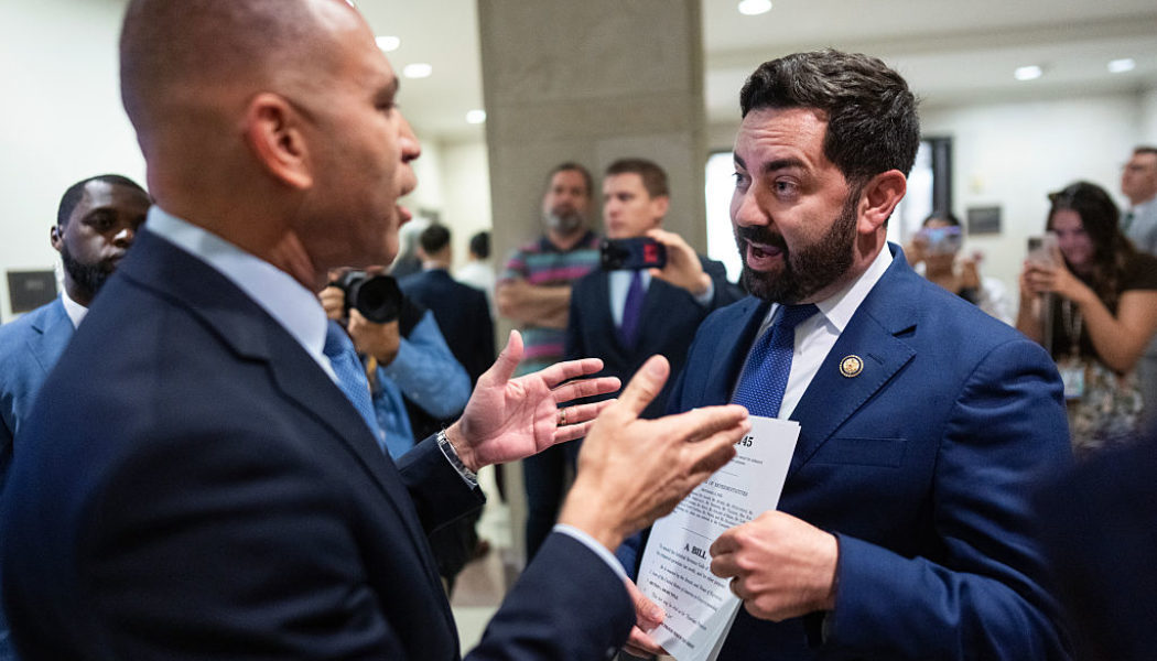 Hakeem Jeffries Tells Mike Lawler To "Keep His Mouth Shut" During Tense Confrontation