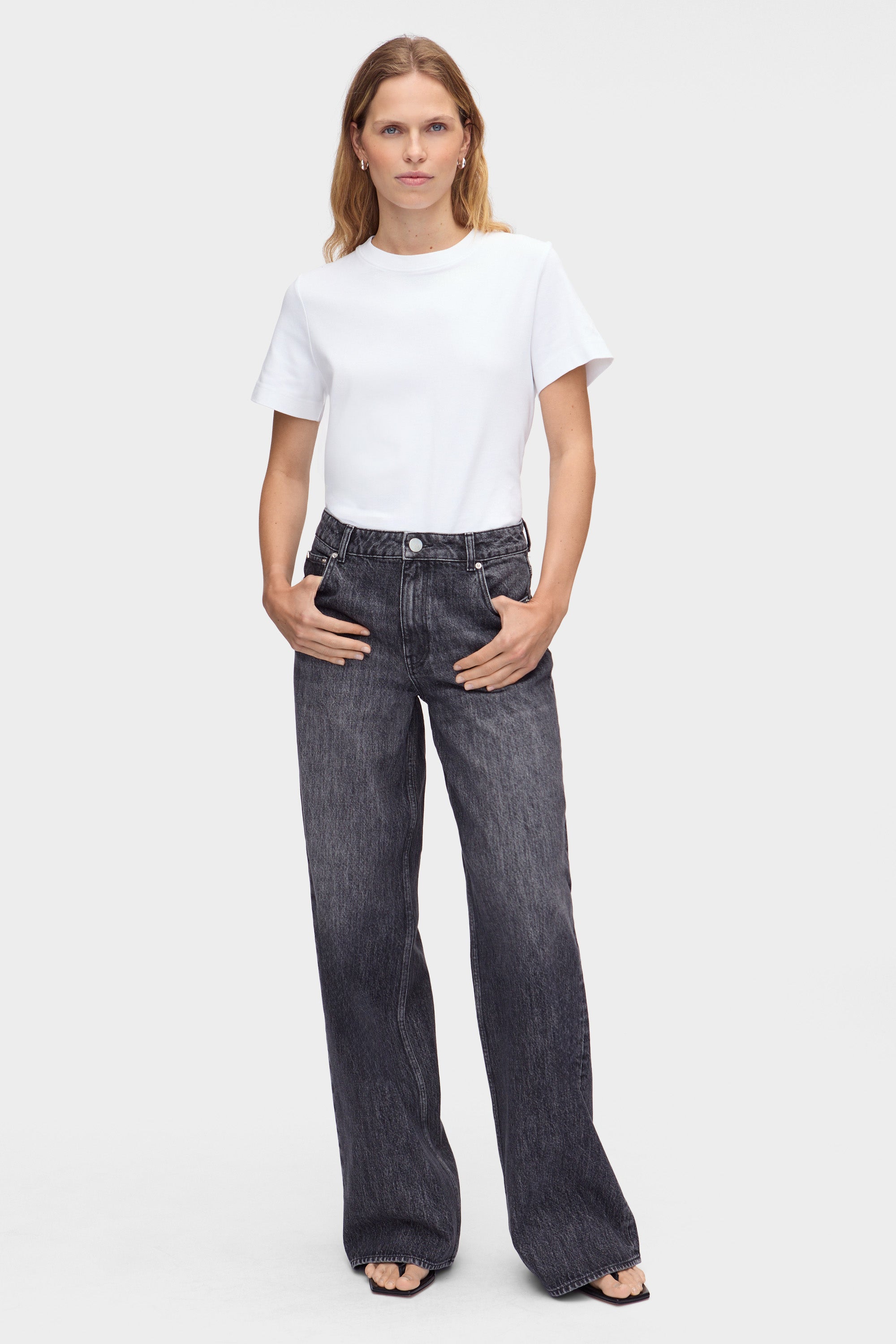 Low Rise Loose Wide-Leg Jeans