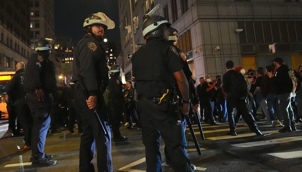 ICE Raids Canal Street In Manhattan, New Yorkers Push Back