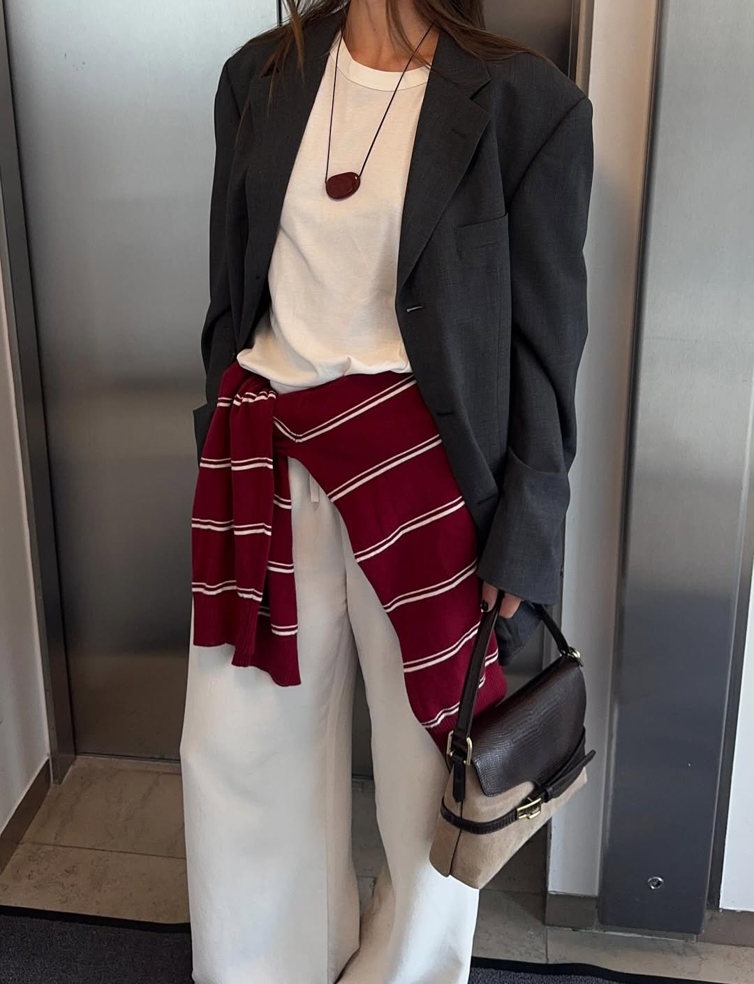 Influencer Johanna Leger wearing a top handle handbag