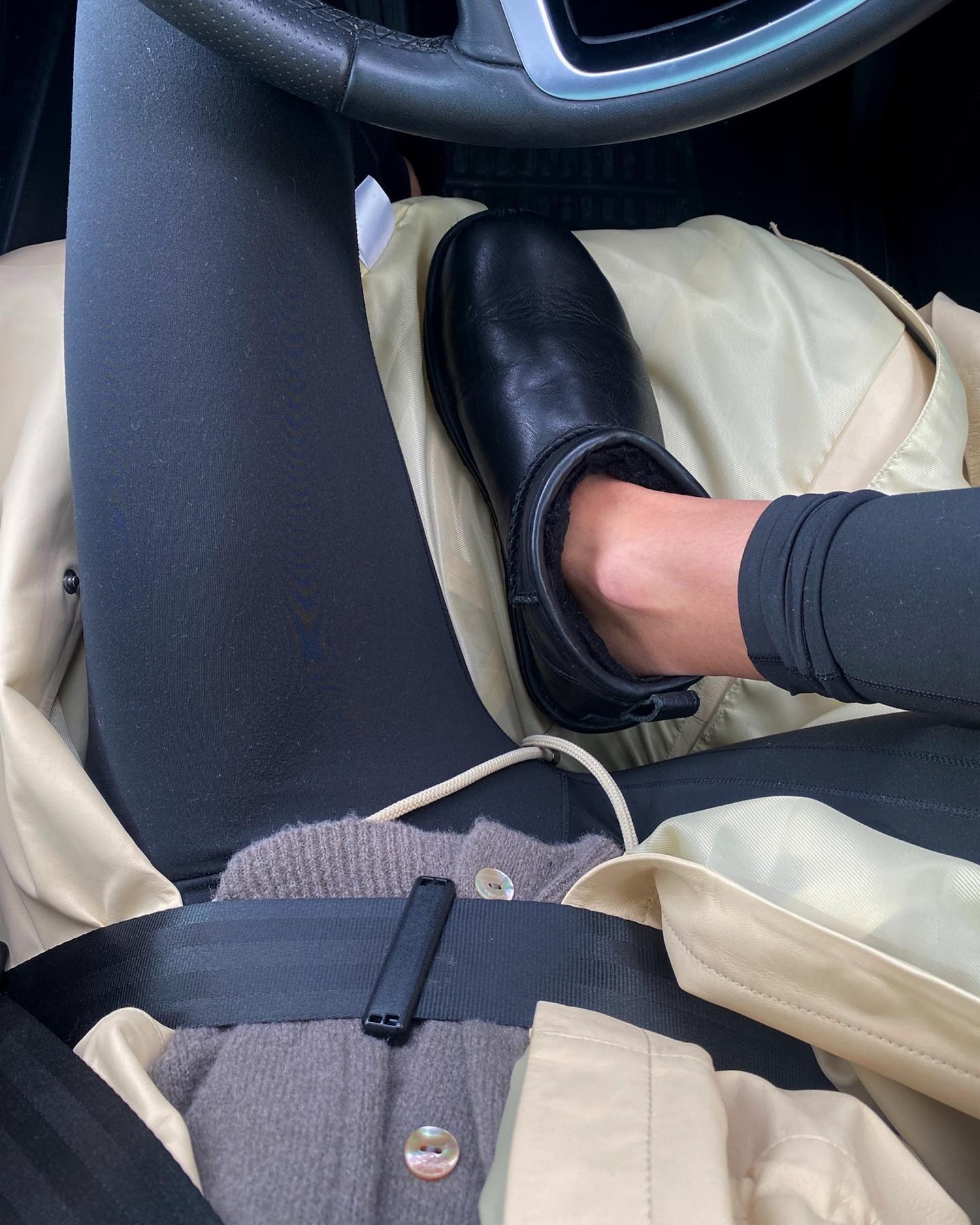 Influencer Marianne Smyth wears Uggs, leggings, and a cardigan.