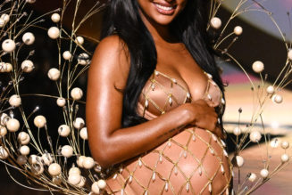 Jasmine Tookes Opened the Victoria's Secret Fashion Show With a Bump-Baring One-Piece and This Glowy Body Oil