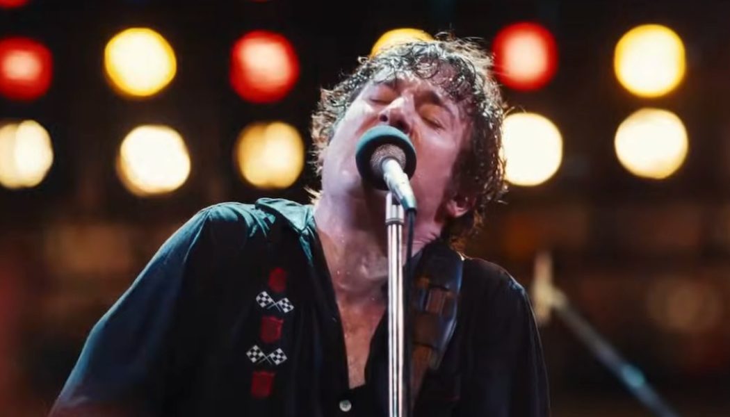 Jeremy Allen White Sings Bruce Springsteen's "Born to Run" in New Deliver Me From Nowhere Clip